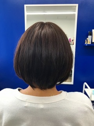 カラーのお客様。（黒染め毛）
黒染めから明るくしたいとのこと。
トーンアップでしたがブリーチなどは使わず髪に負担なく上がってくれました。
